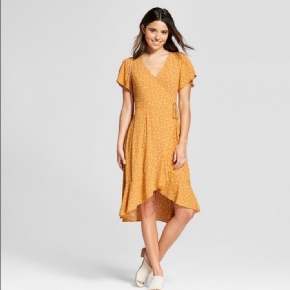 𝅺nwt wrap front dress